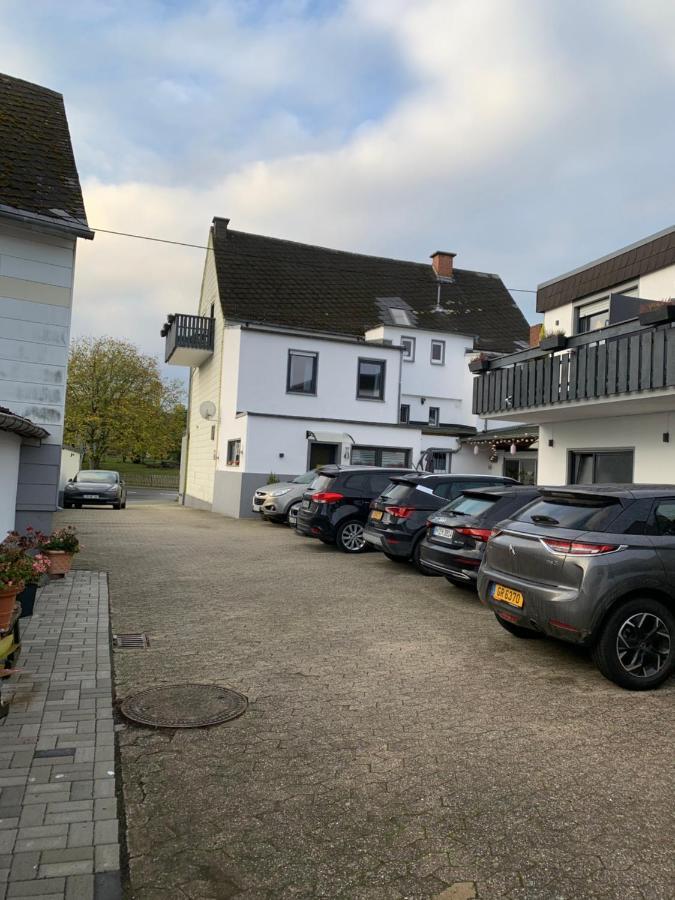 Vina Am Ring Bed and Breakfast Mannebach  Eksteriør billede