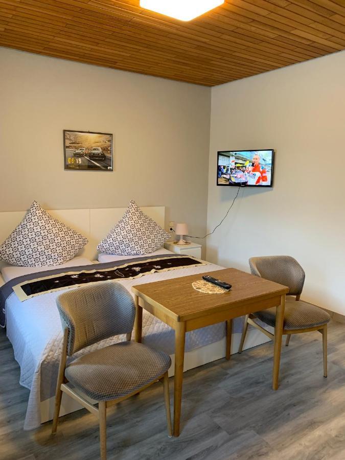 Vina Am Ring Bed and Breakfast Mannebach  Eksteriør billede